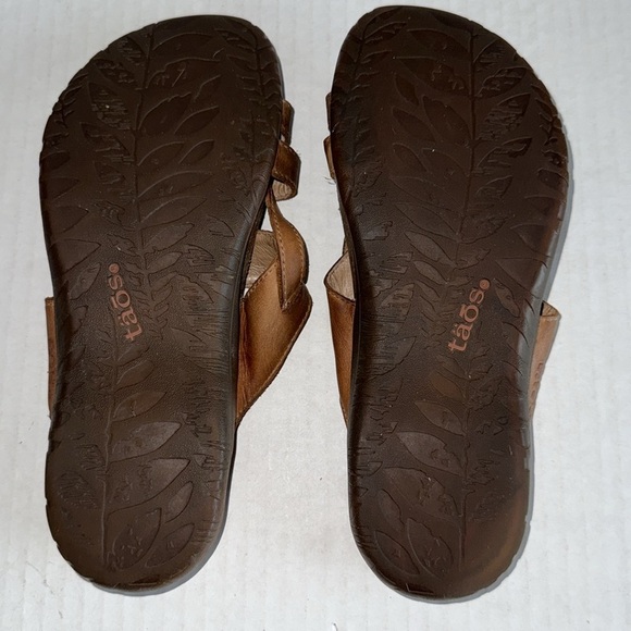 Taos Tan Leather Perfect Flip Flip Sandals - Picture 11 of 12